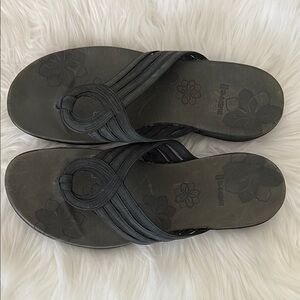 MERRELL Black Strappy Sandals. 9